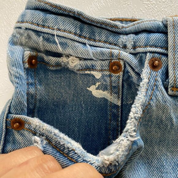 Abercrombie & Fitch High Rise Mom Shorts 26 / 2 Distressed Denim Cutoff Light Wa - Picture 7 of 10